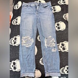 SOLD American Eagle distressed strigid Jeans